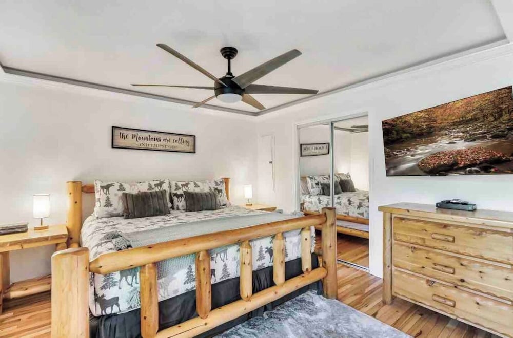 Lovely Cabin near GSMNP & Attractions