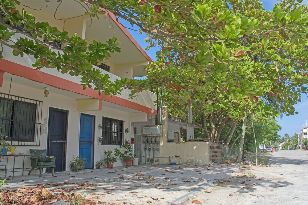 Hotel Caribe Suites - Image 1