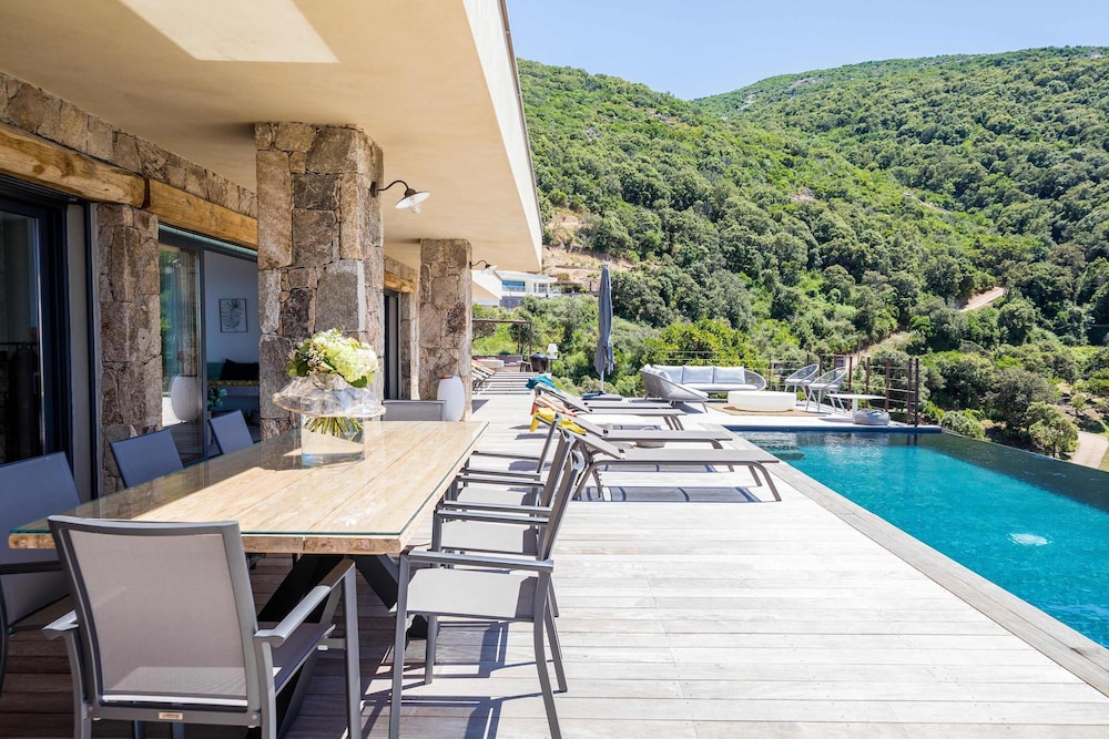 Architect Villaproperty Sea View Close to the Beaches