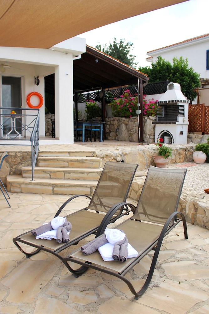 102 PAP - Stay Helios House