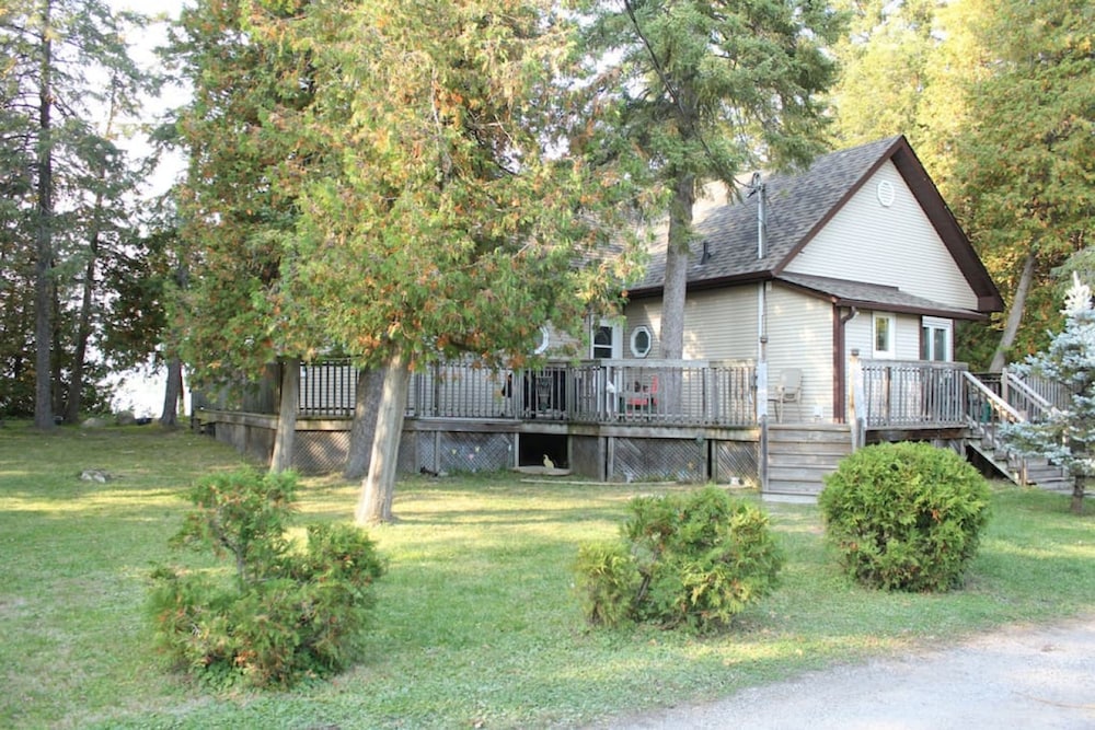 Rustic Pines Waterfront Cottage Clear Water