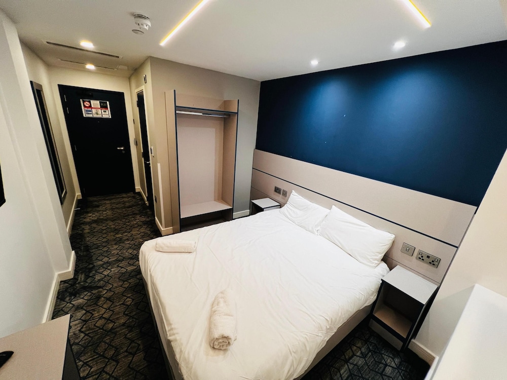 Ilford Vacations - Ilford Grand Hotel - Property Image 2