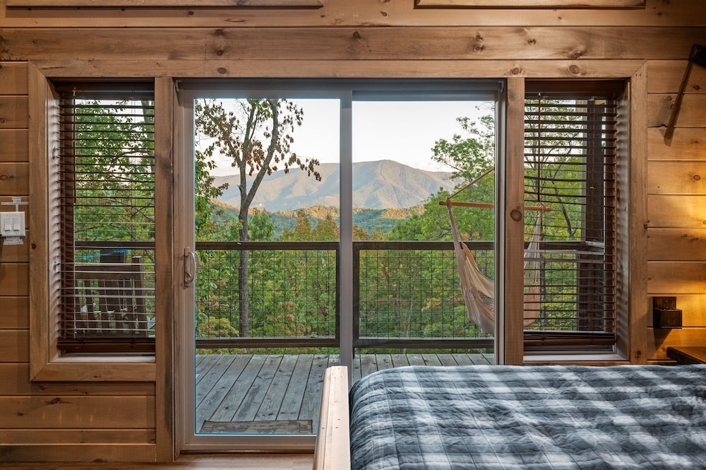 Goodness Gracious 3 Bedroom Cabin by RedAwning - Property Image 32