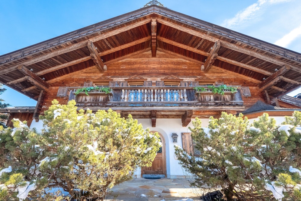 Elegant Chalet Near Slopes & Village