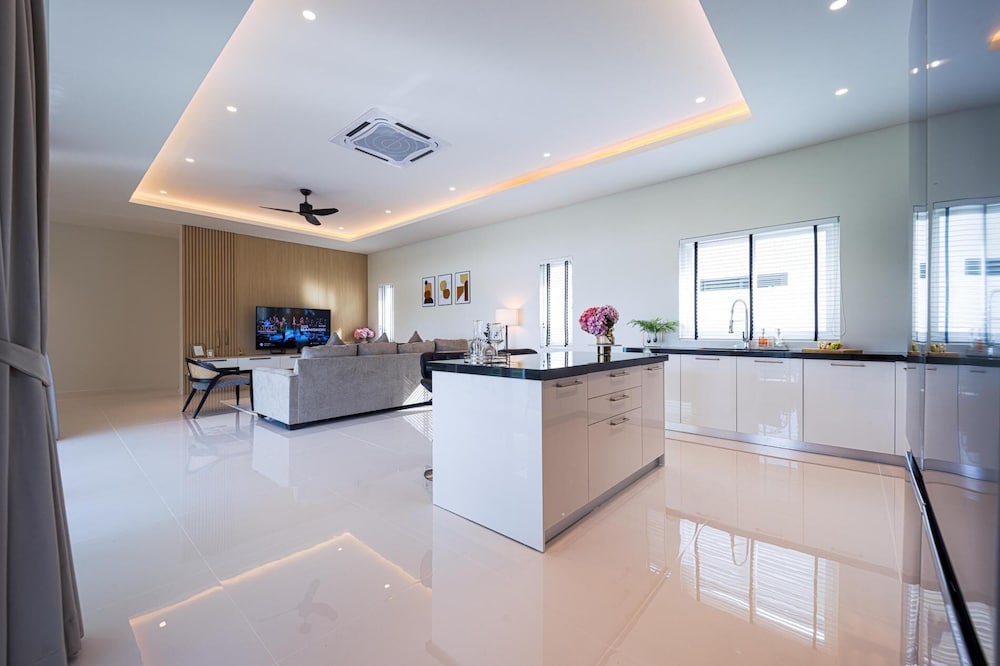 Modern 3 Bedroom Villa AS1