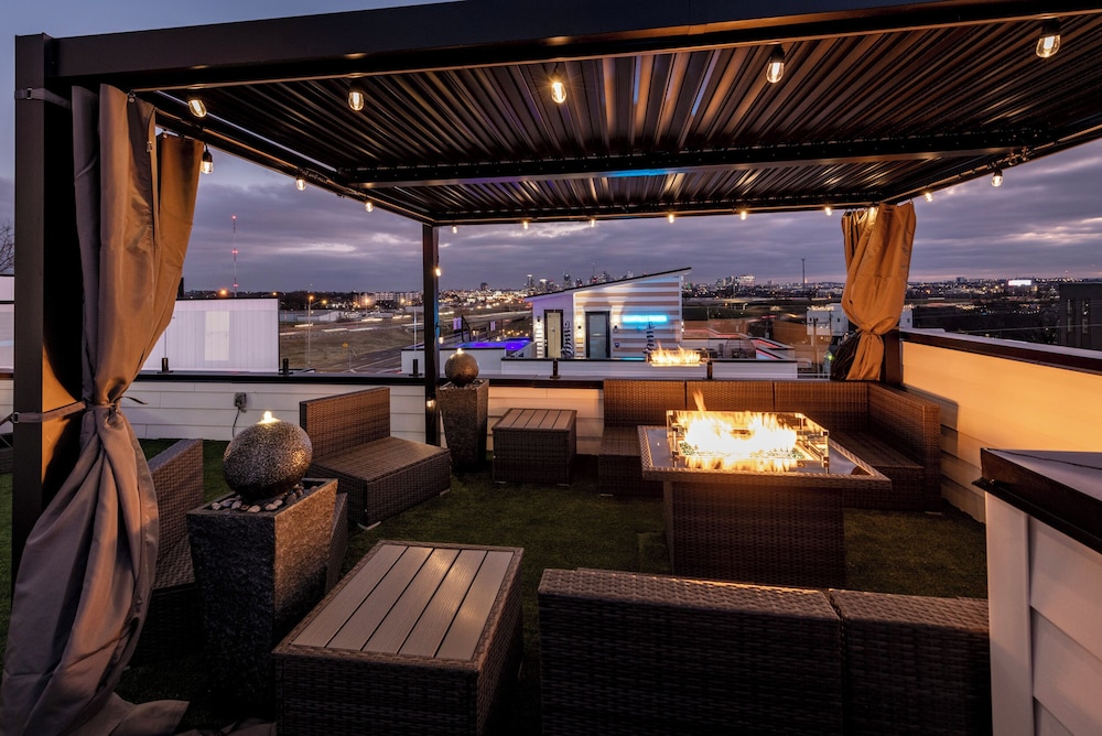 NEW Luxury Home With Rooftop Heated Pool