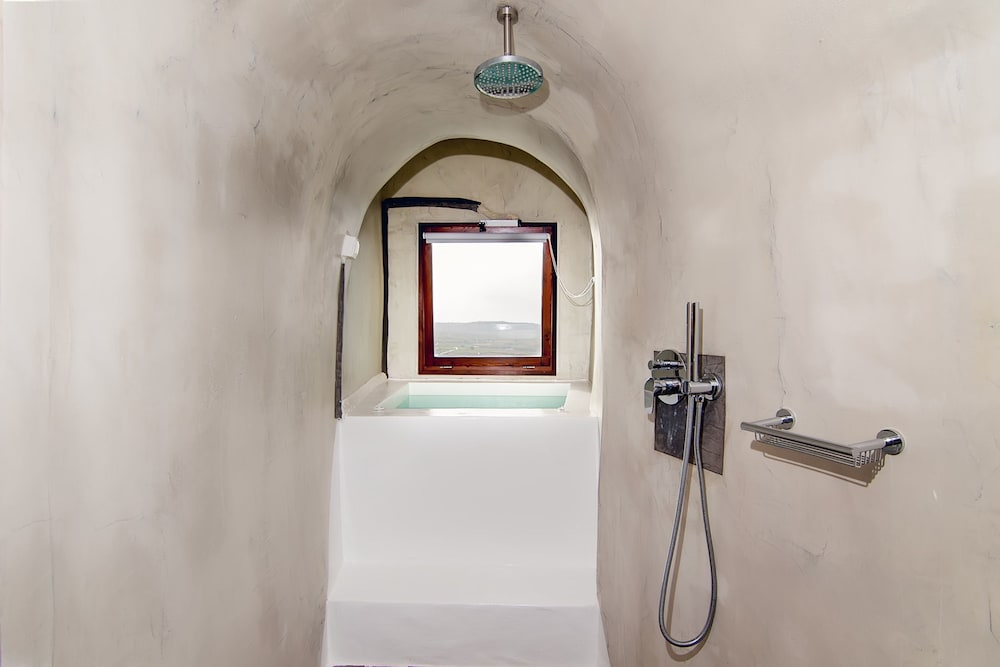 Santorini Rooftop Hot Tub Suite w Panoramic Views