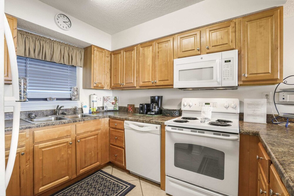 Seaside Beach 5417- Two Bedrooms Waterfront Condo With Pool Sauna Amazing Ocean View Balcony