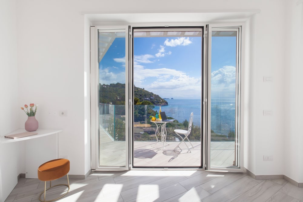 Villa By The Beach With Sea-View And Luxury Amenities