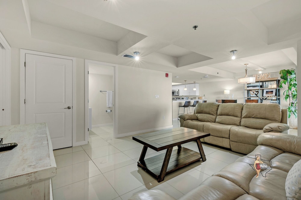Bahia Mar-Solare Beachfront & Two Pools