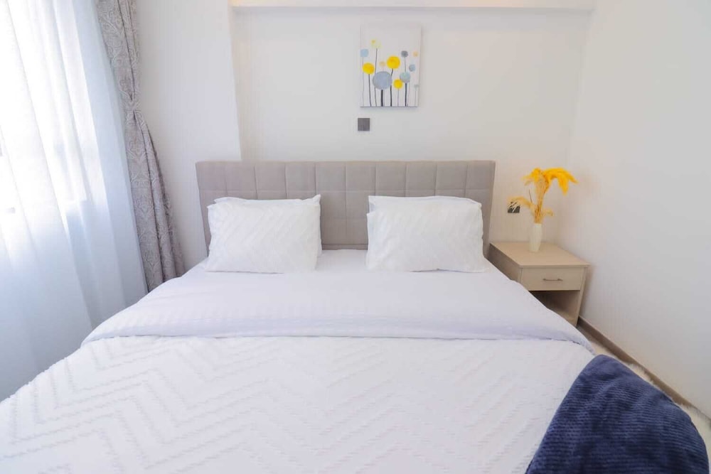 Lux Suites City Oasis Apartments