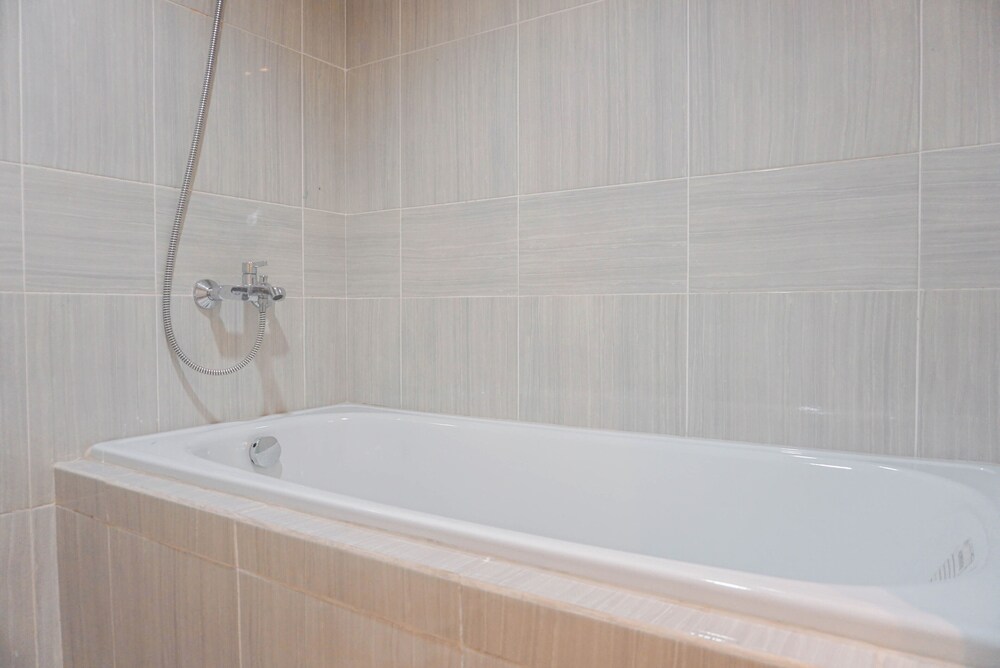 Cozy And Modern Look 1Br Apartment Vasanta Innopark By Travelio