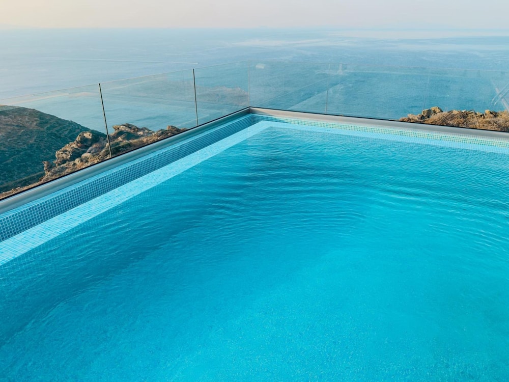 65 Stairs to Heaven Private Pool