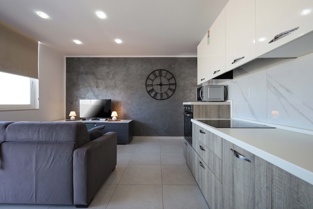 Serene 2BR Penthouse - Sea View Terrace