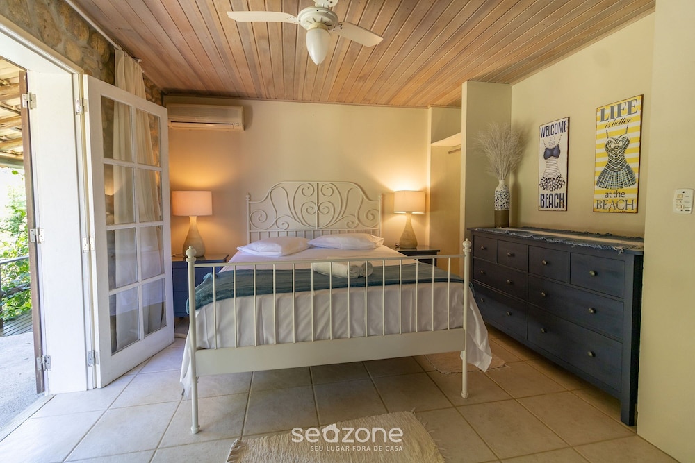 Comfortable Duplex in Praia do Rosa - SC Rfe000