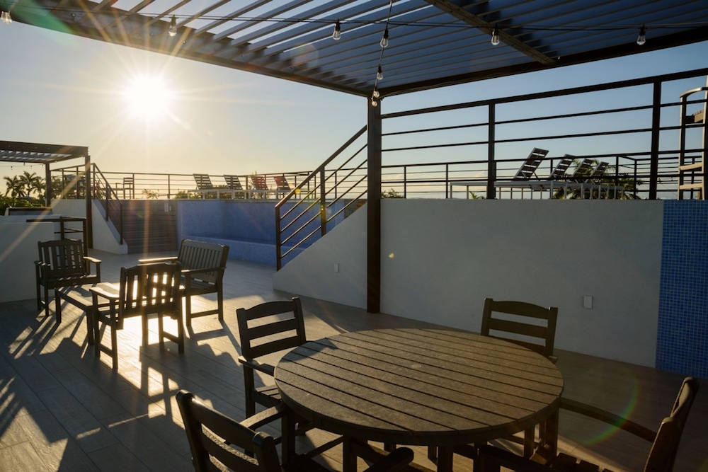Oceanfront Sunset Gecko Condo - Ground Floor 1A