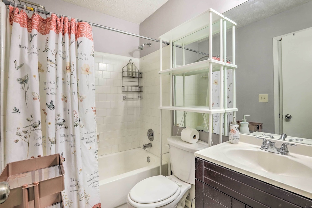 Norcross Townhome ~ 18 Mi to Dtwn Atlanta!