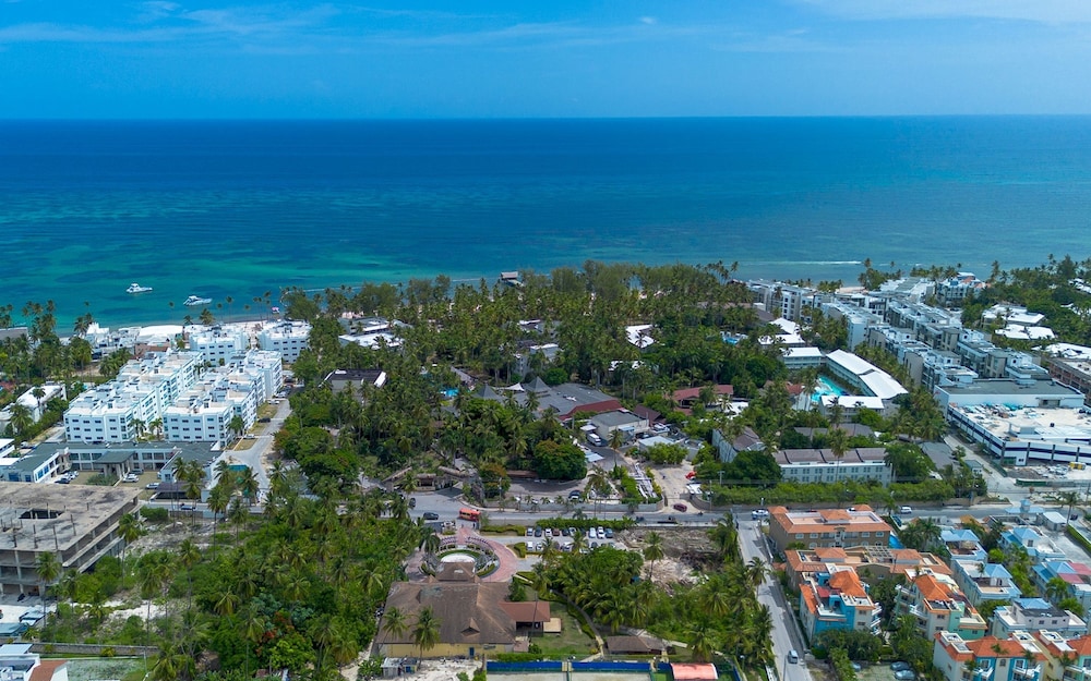 2BR Oasis in Eden Tropical - BBQ Pool Near Beach