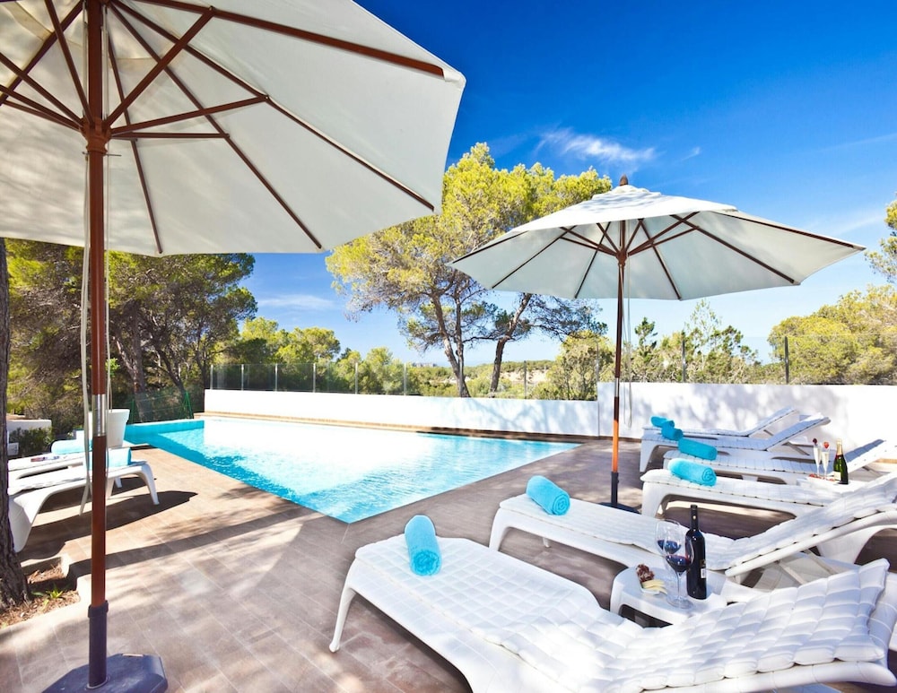 Beachfront Villa With Saltwater Pool
