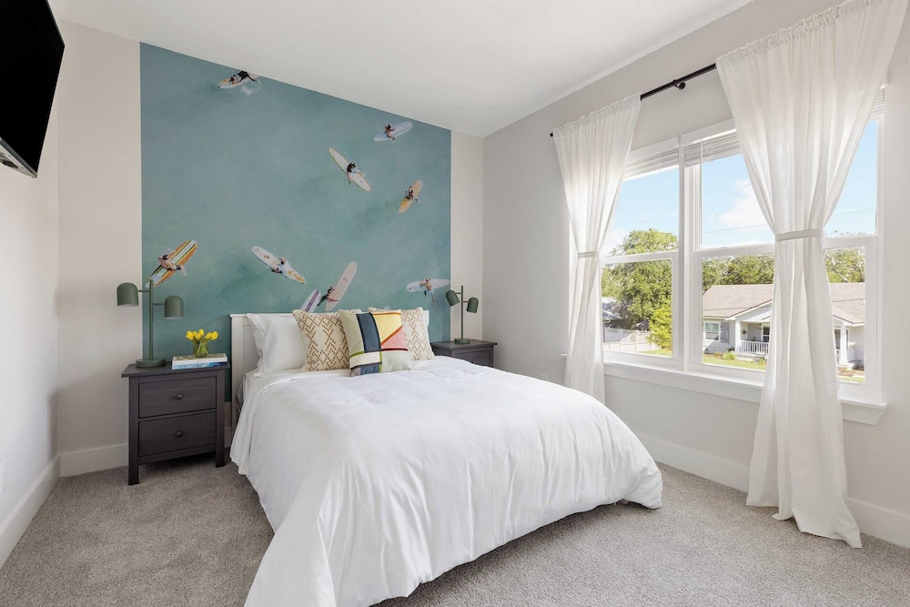 Beach Retreat w/ Putting Green, Hot Tub, 2 Free Bikes Golden Hour by Avantstay