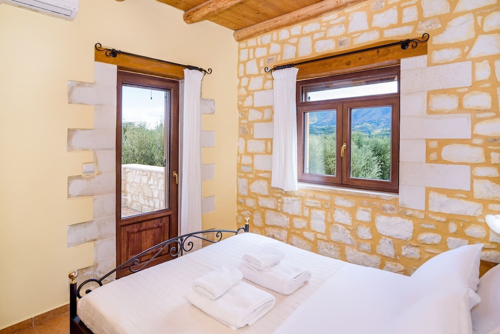 Villa Ostria Near Georgioupolis - 3bd 2ba view 4