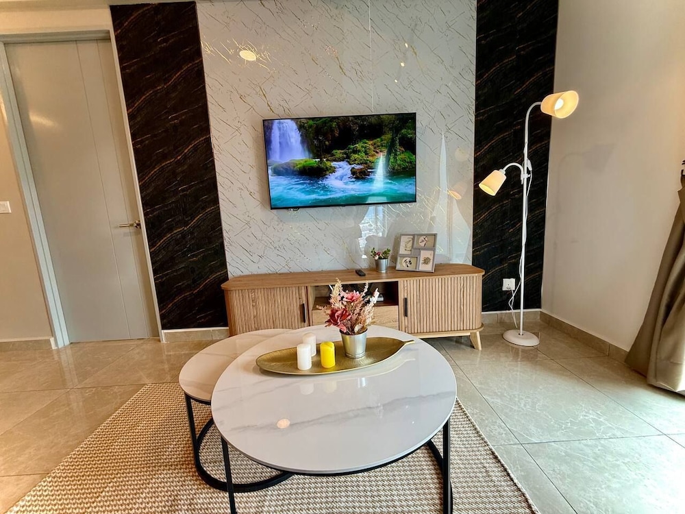 ICC Luxury Suites By Grab A Stay
