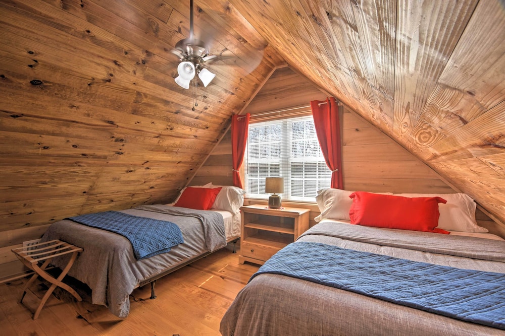 Clemson Vacations - The Lake Place Cabin w/ Golf Cart  Free Kayaks! - Property Image 2