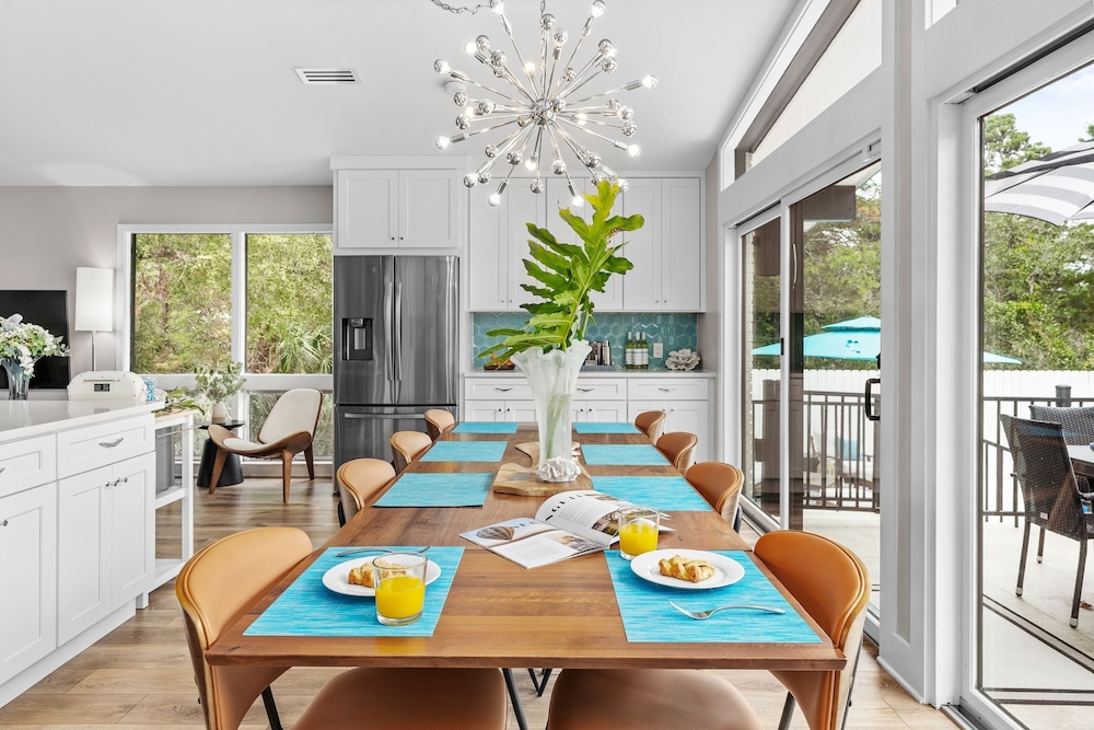 30A Florida Flashback by Avantstay Private Pool Golf Cart 3 Blocks to Beach