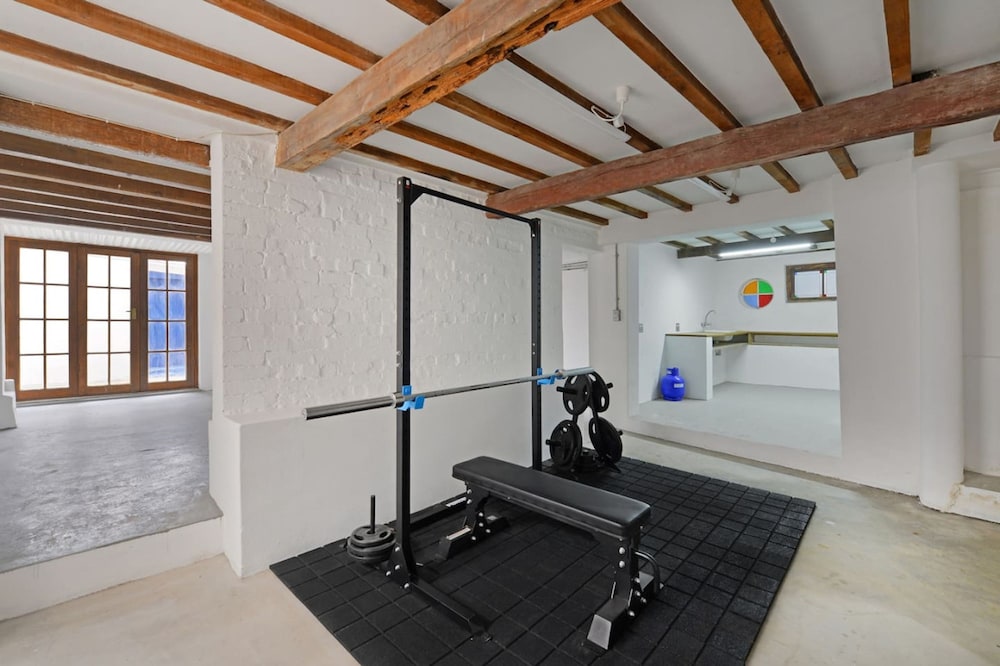 Spacious 3-bed Sunlit Comfort Power Backup