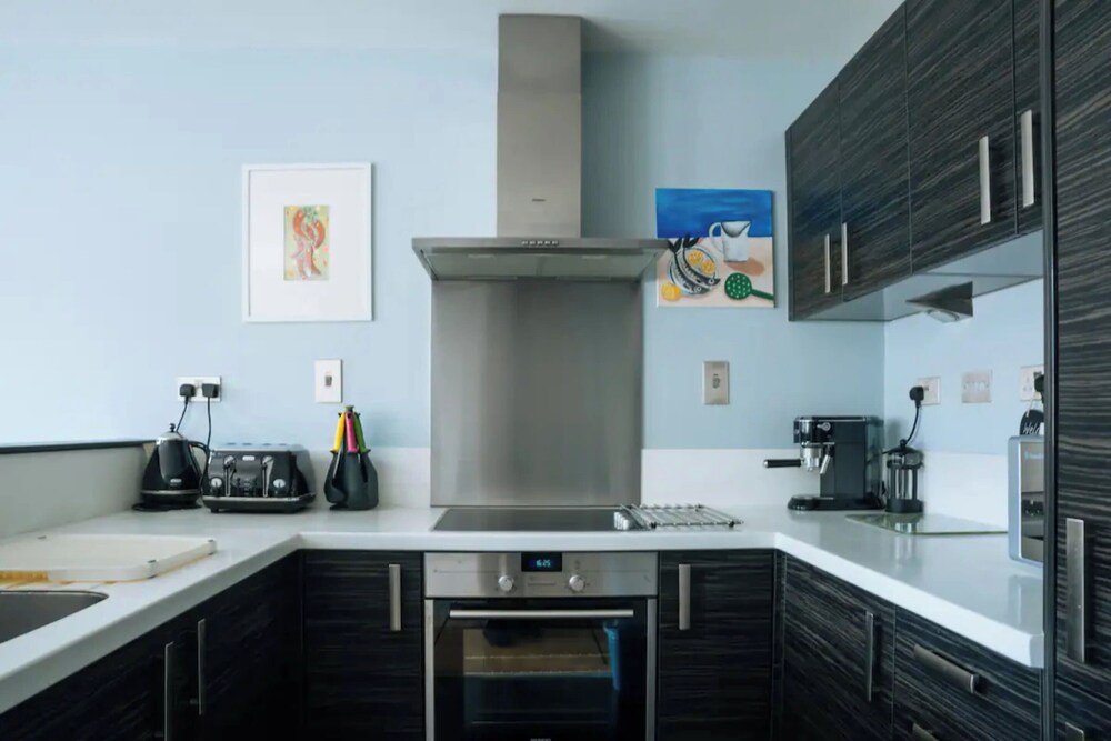 Beautiful & Modern 1BD Flat - Stockbridge view 2