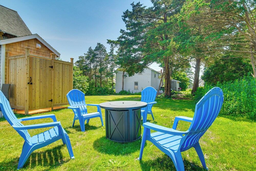 Pocasset Home w/ Kayaks & Bikes: Walk to 2 Beaches