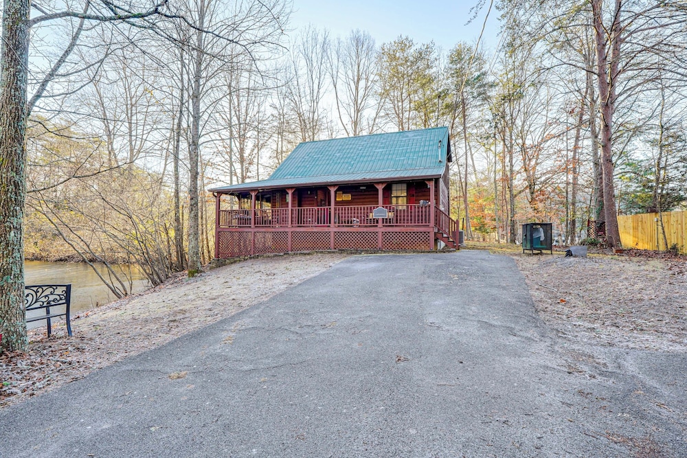 Sevierville Angler's Cabin w/ Pond Access!