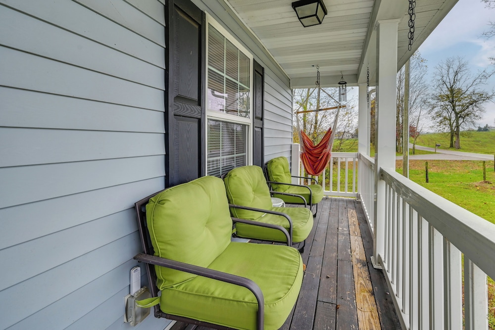6 Mi to Mammoth Cave! Mtn-view Home w/ Fire Pit