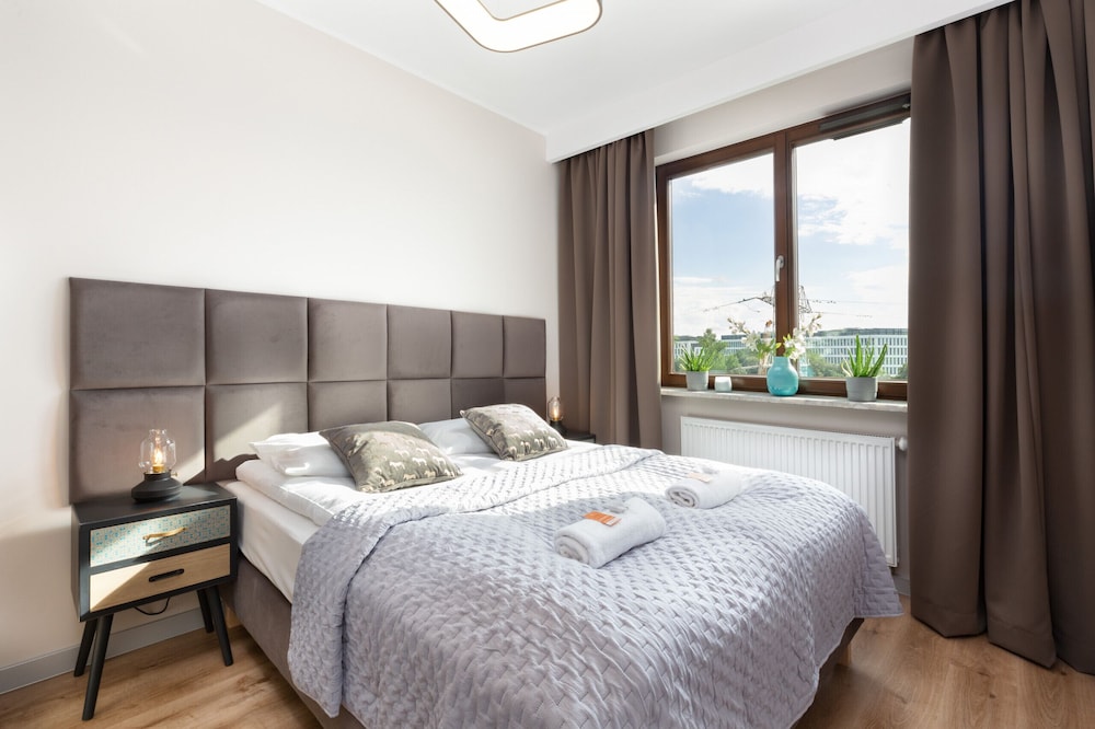 Apartment Warsaw Woronicza by Renters view 3