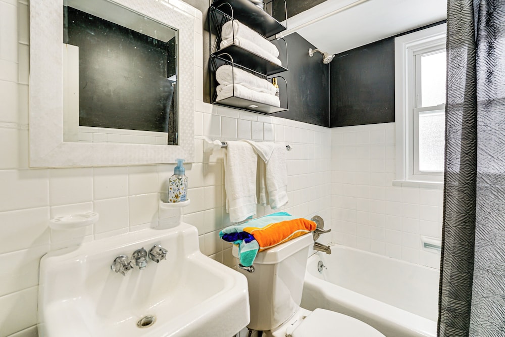 Near Detroit Metro Area: New Baltimore Home!