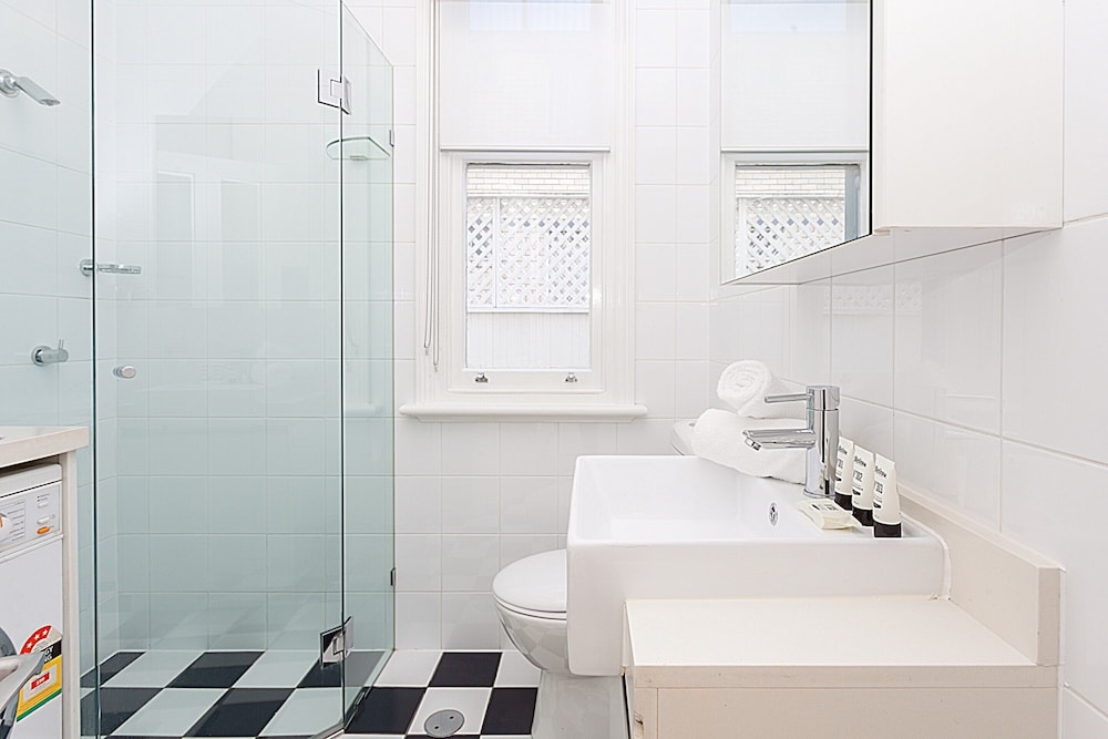 Comfortable Renovated Studio Close To City