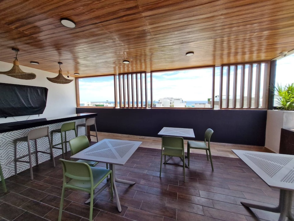 Super Cute Flat on 5th Ave in PdC Steps From Beach