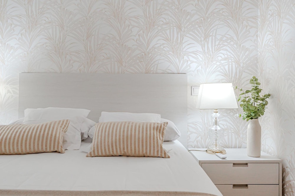 Colon 904 in Madrid With 1 Bedrooms and 1 Bathrooms
