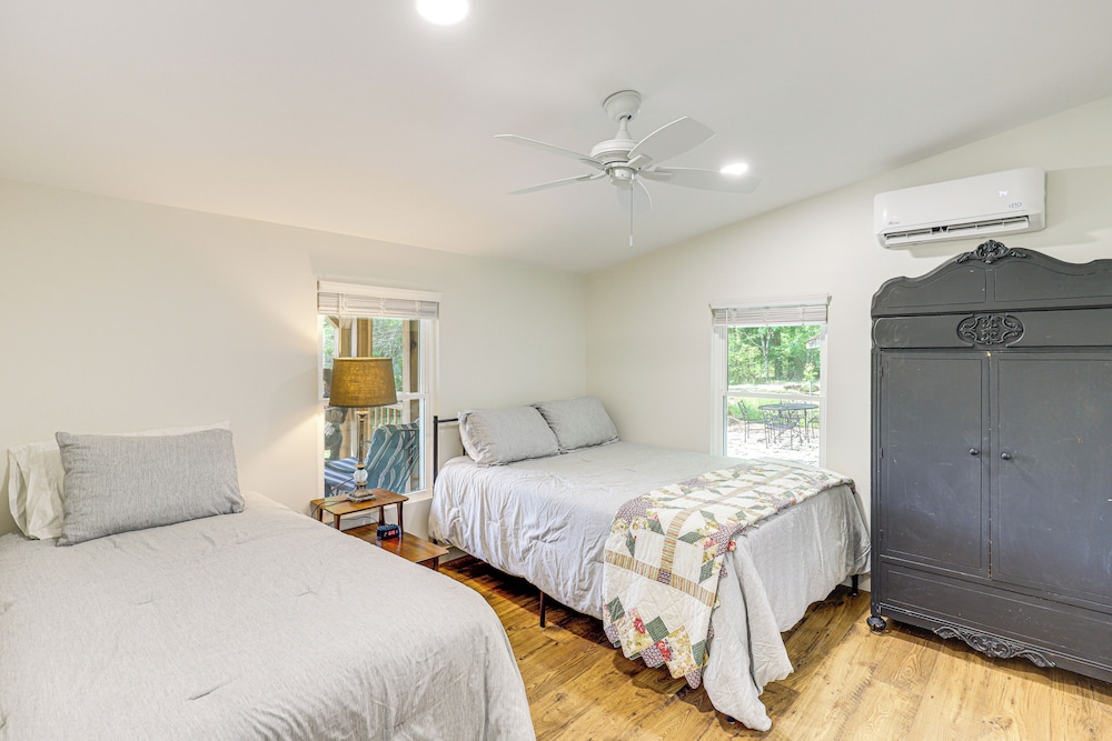 On-site Pond & Creek: Serene Cabin by Caesars Head