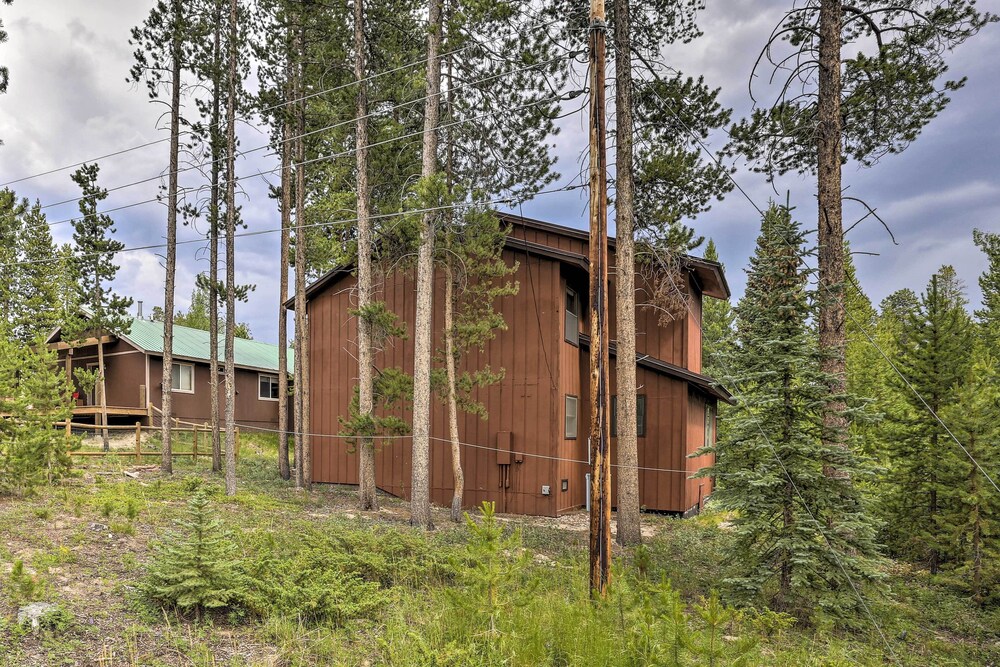 2 Mi to Grand Lake: Cabin w/ Fireplace & Library! view 3