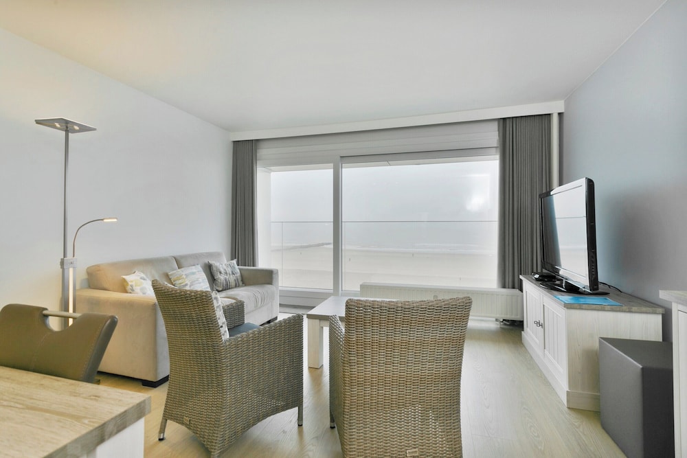 Flat in Blankenberge With Stunning Sea Views