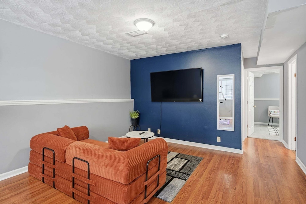 Bright 4br Near Msu & Downtown 4 Bedroom Home