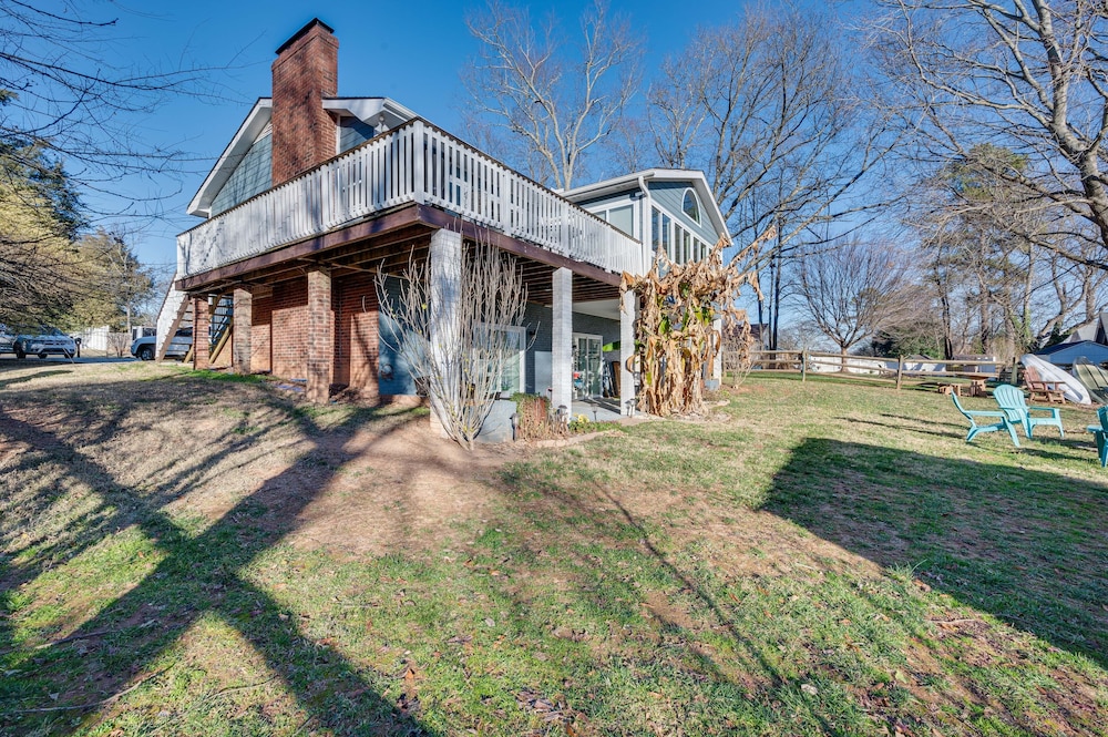 Mooresville Vacation Rental - Walk to Lake Norman! view 3