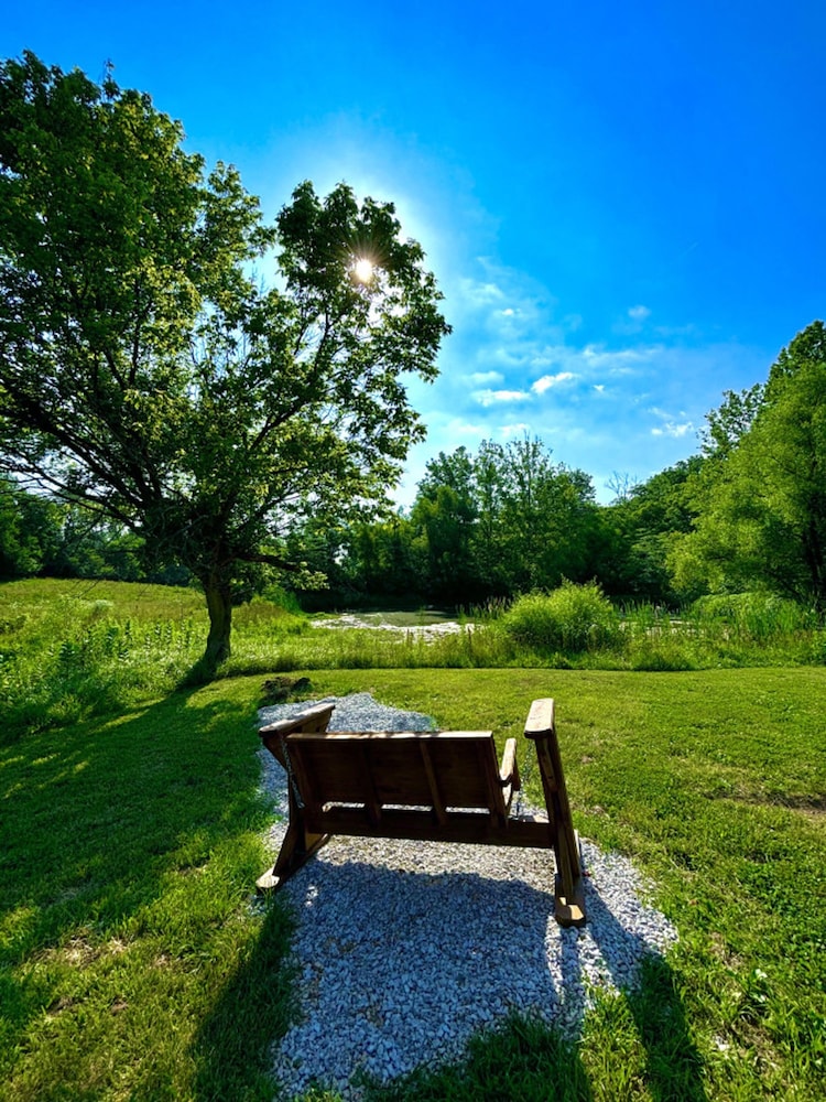 Farm Stay Hot tub Pond Nature Views Near Dwntwn