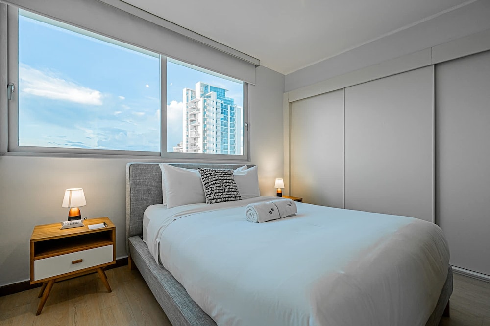 w Prestigious 2BR w Perfect Balcony View