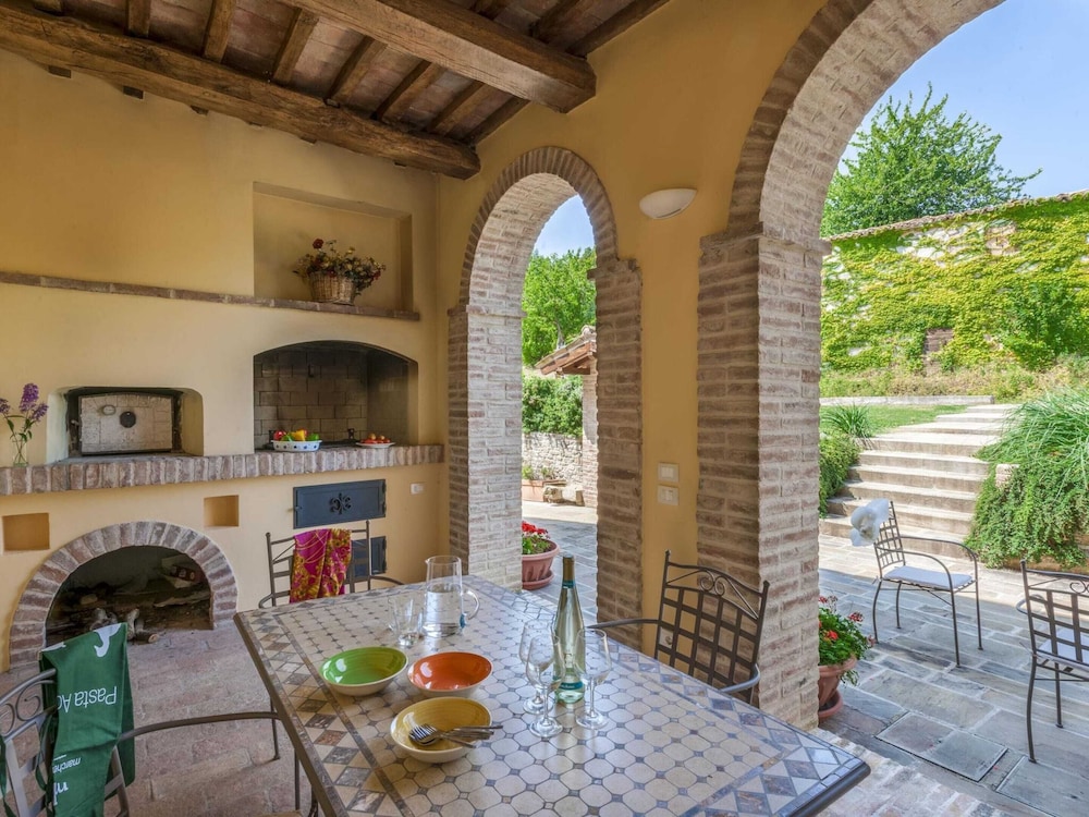 Beautiful Villa in Belforte All'isauro With Swimming Pool photo 3