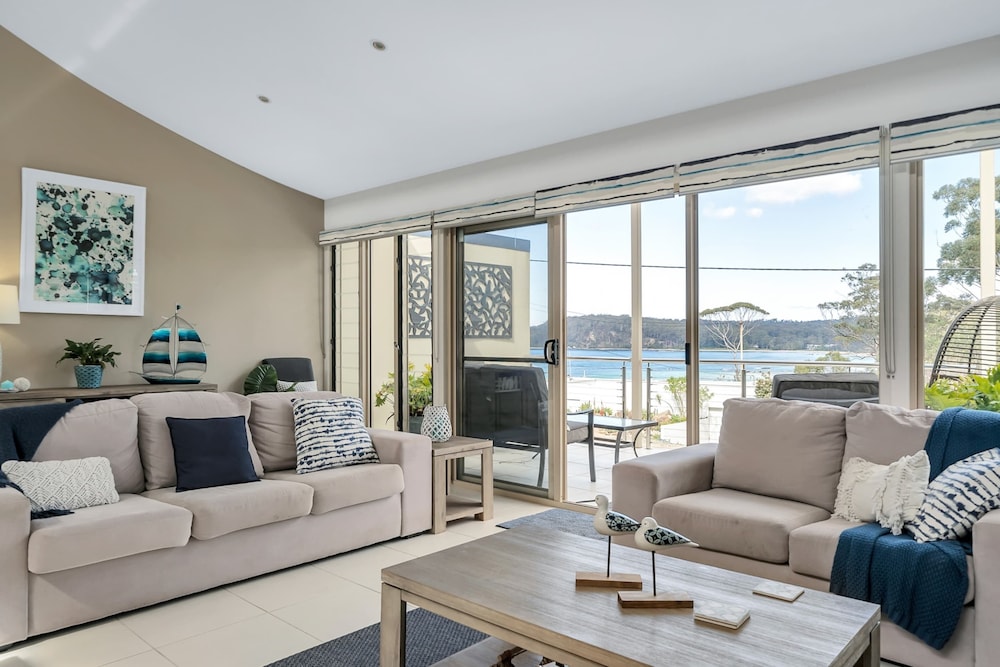 3-bed With Beach Views and Entertainment Area