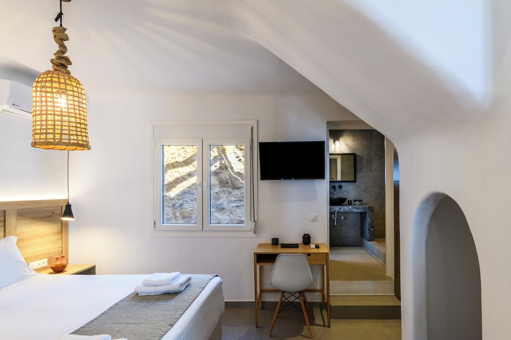 Mykonist Merchia Beach Villas & Suites