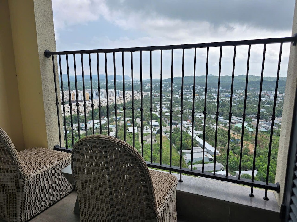 SenSea Hillside APT - Sunset Town PQ