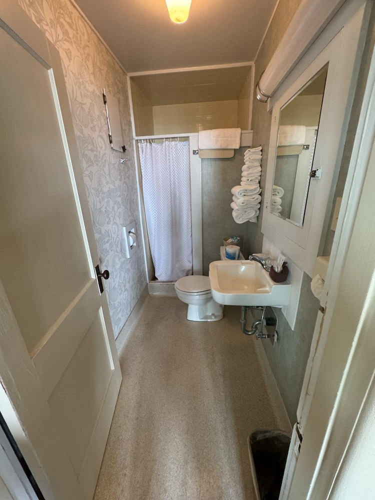 Sunset Oceanfront Lodging
